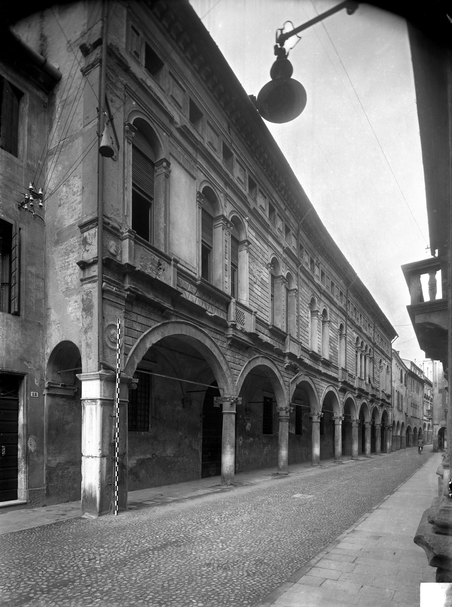 Palazzo già Fandi. Sec. XIV in via Rogati 16. 16.A (negativo) di Gabinetto fotografico (XX)