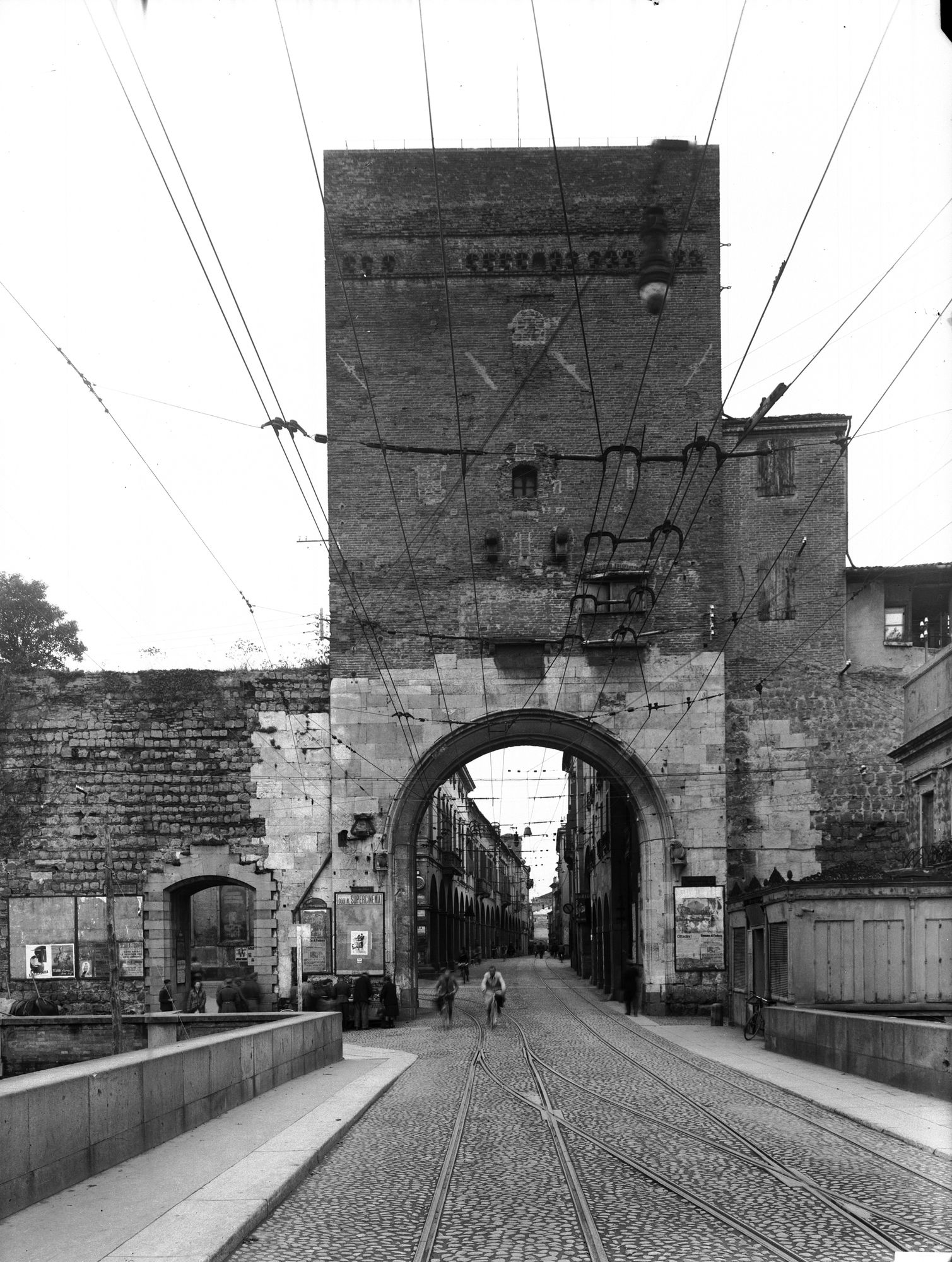 Porta ponte Molin sec. XIII (negativo) di Gabinetto fotografico (XX)