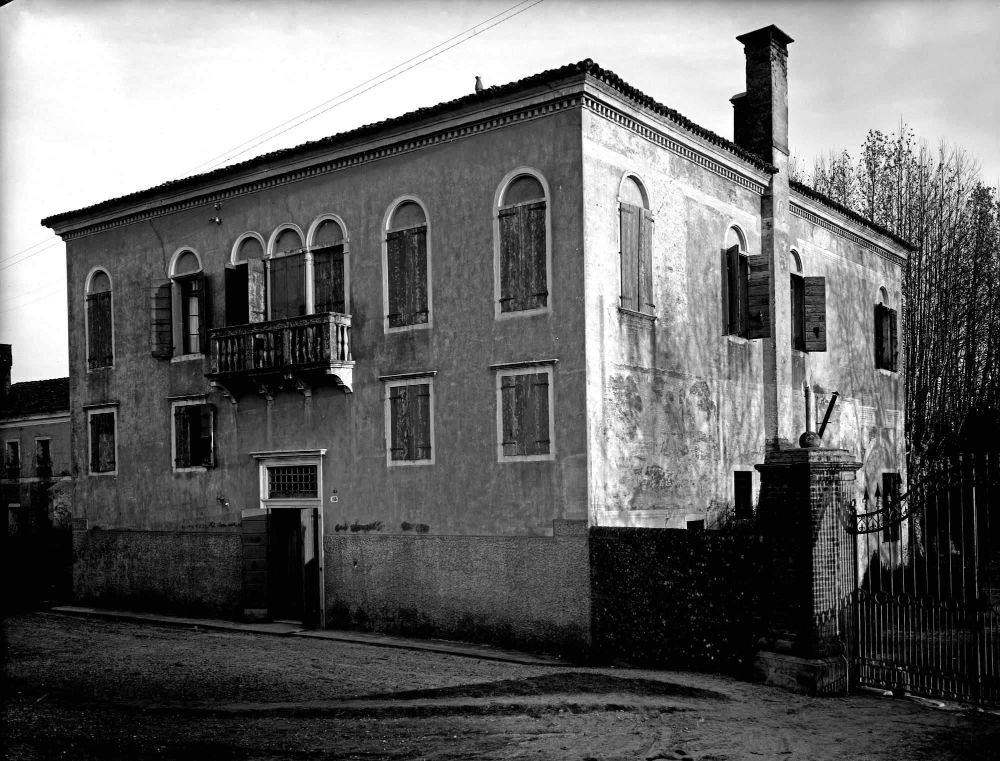 Villa Gritti. Facciata e prospetto (negativo) di Gabinetto fotografico (XX)