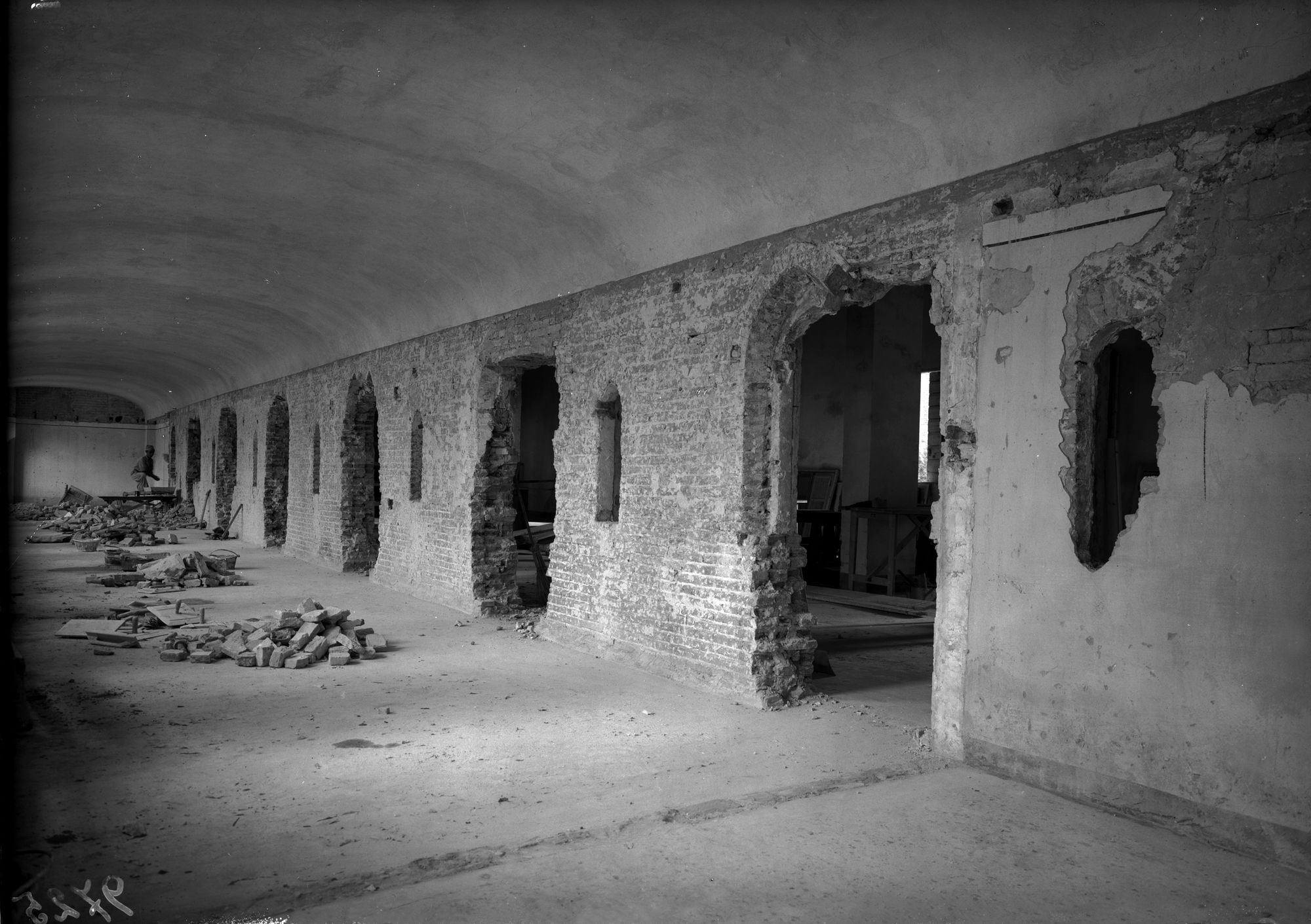 Seminario. Antiche finestre scoperte sopra la sala capitolare di San Nicolò (negativo) di Gabinetto fotografico (XX)