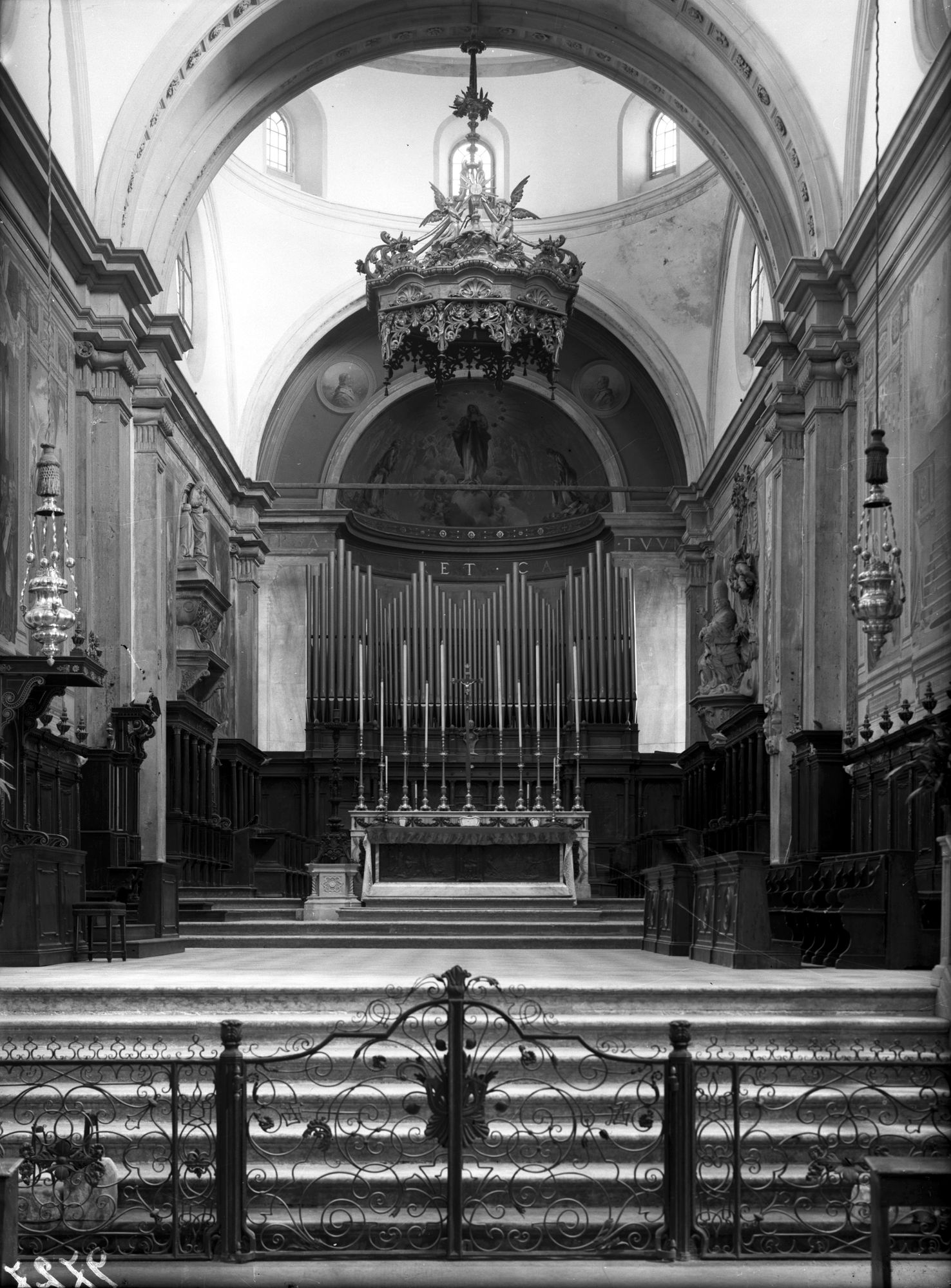 Duomo. L' altare maggiore prima del ricollocamento dell' urna di San Teonisto (negativo) di Gabinetto fotografico (XX)