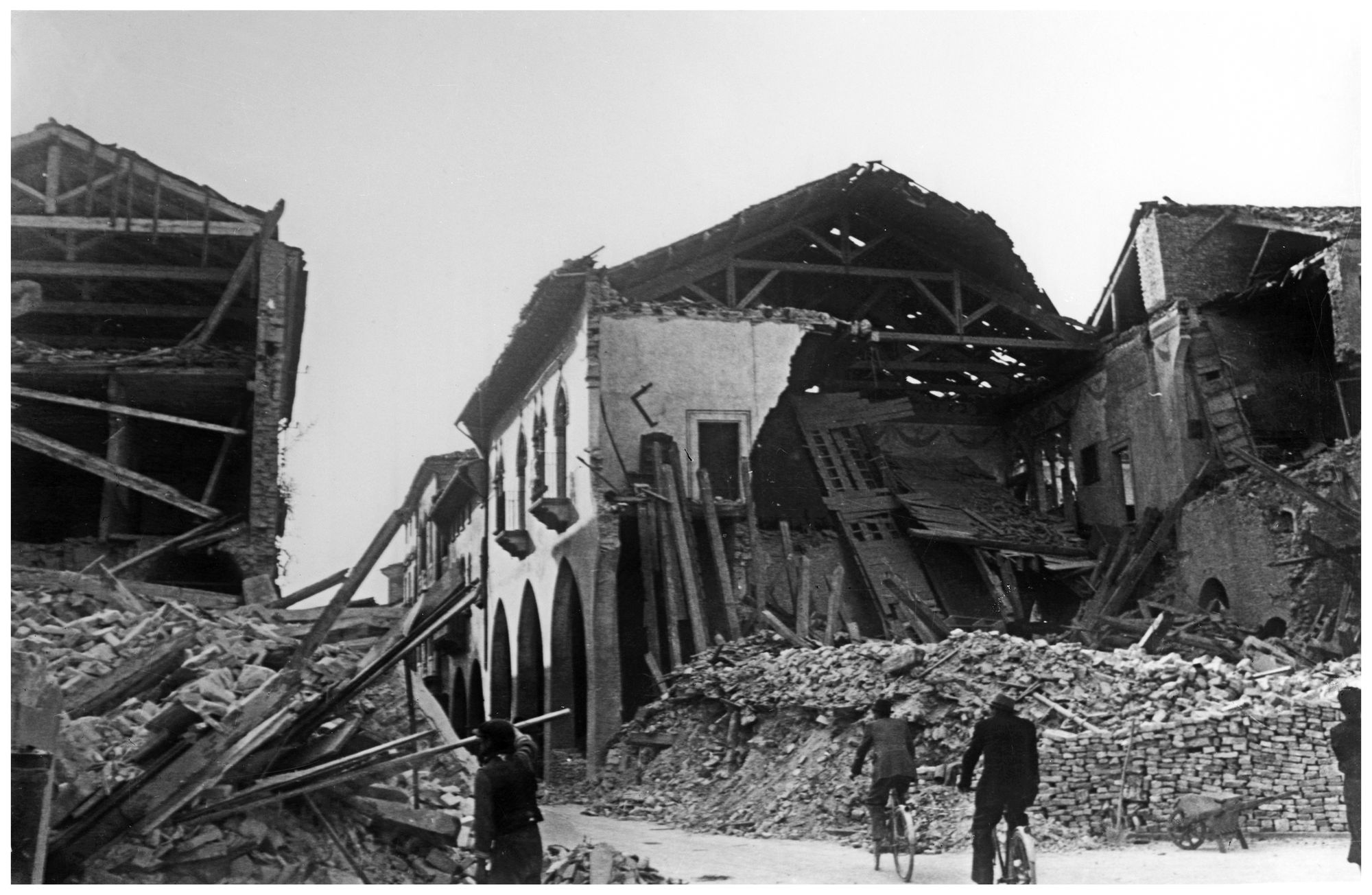 Casa da Noal. Museo Civico. Dopo il bombardamento (negativo) di Gabinetto fotografico (XX)