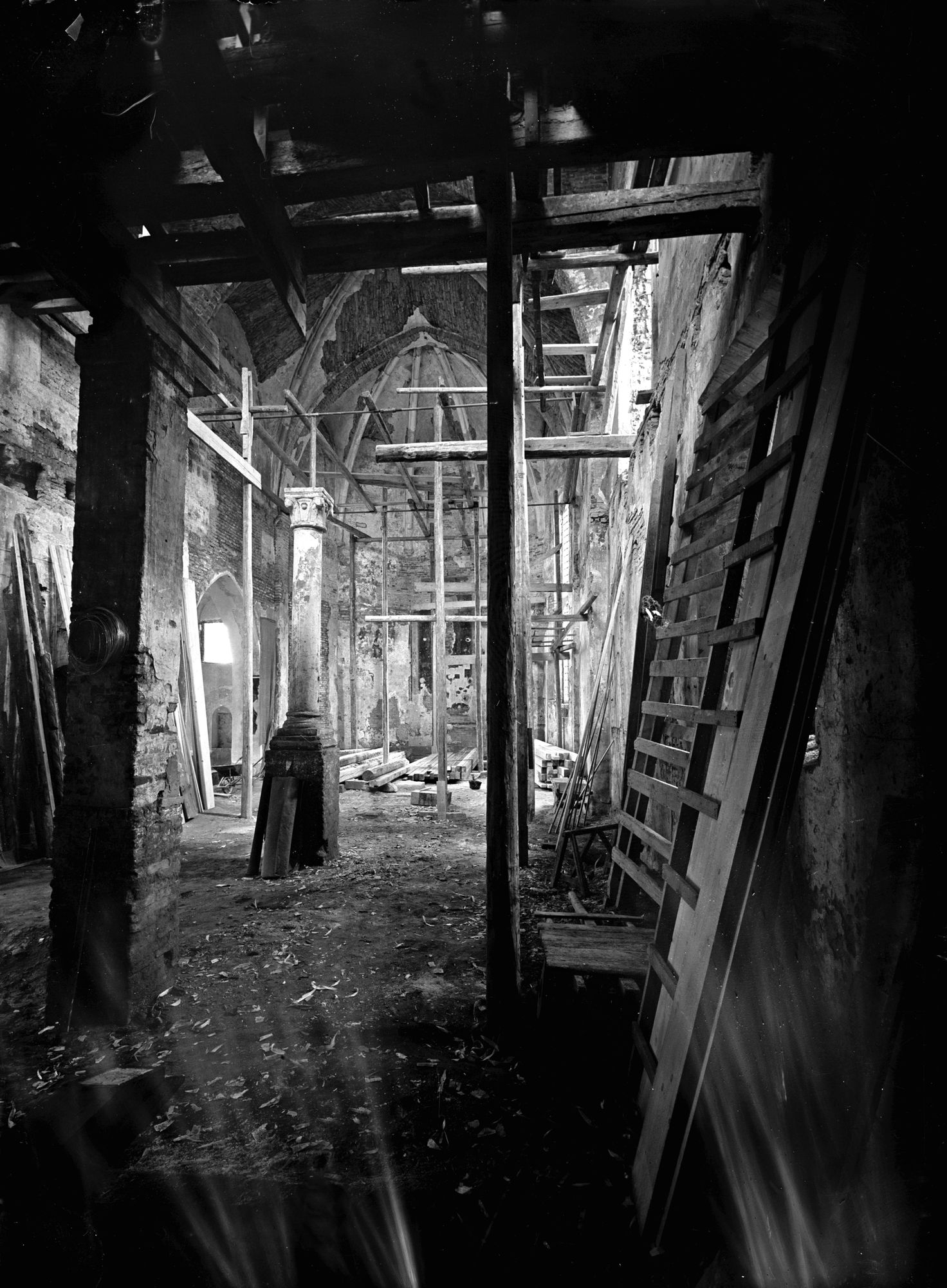 Convento di San Marco. Interno della chiesa durante i lavori di ripristino (negativo) di Gabinetto fotografico (XX)