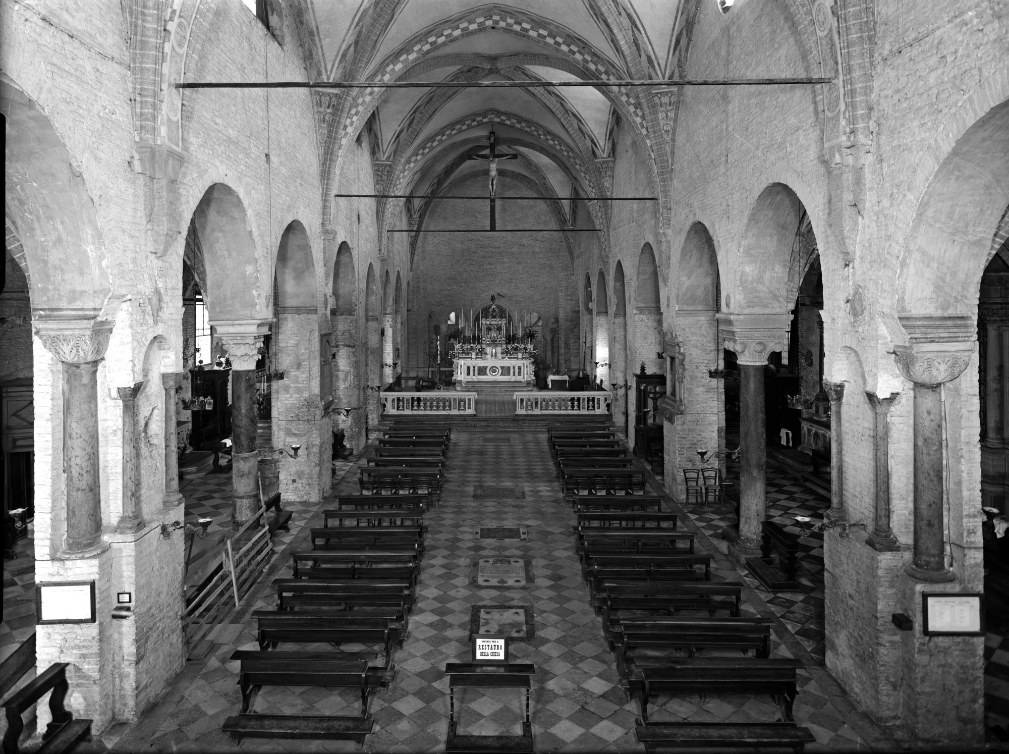 Convento di Santa Sofia. L 'interno prima dei lavori (negativo) di Gabinetto fotografico (XX)