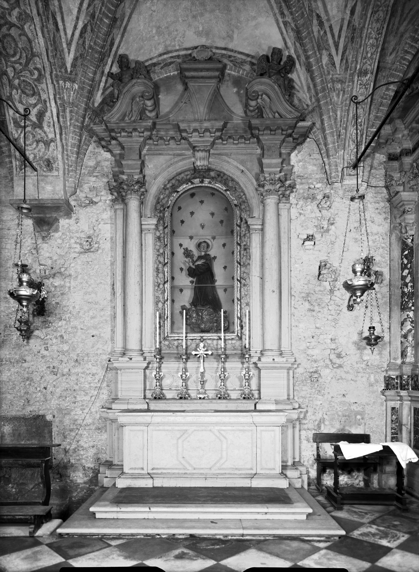 Convento di Santa Sofia. Altare con pala raffigurante Sant' Antonio (negativo) di Gabinetto fotografico (XX)