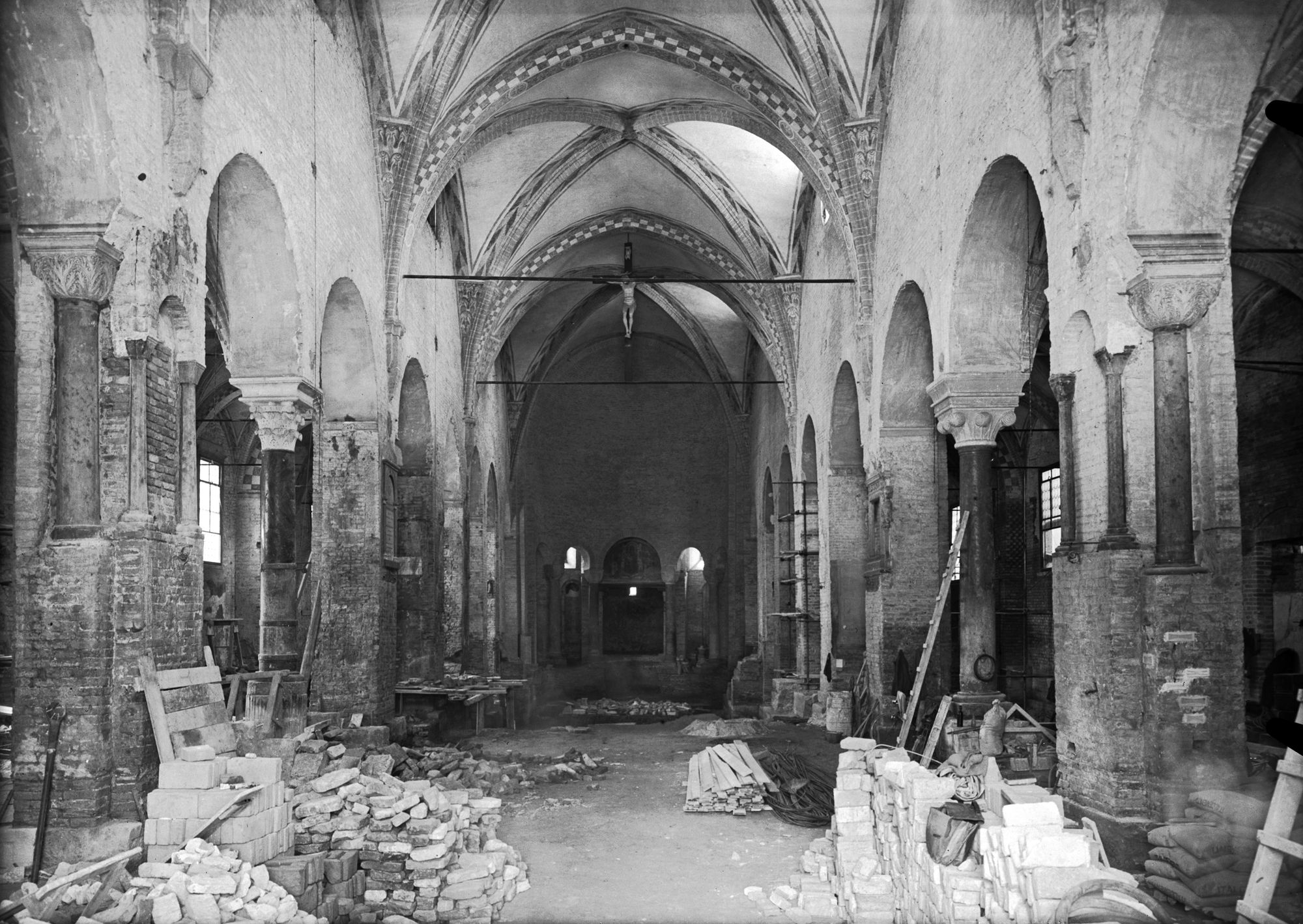 Convento di Santa Sofia. L' interno durante gli scavi (negativo) di Gabinetto fotografico (XX)