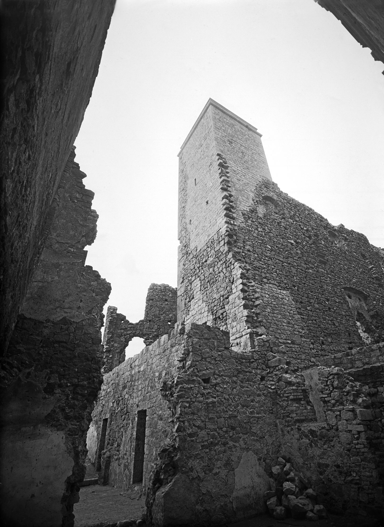 Chiesa degli Olivettani. Scorcio della muratura con la torre (negativo) di Gabinetto fotografico (XX)