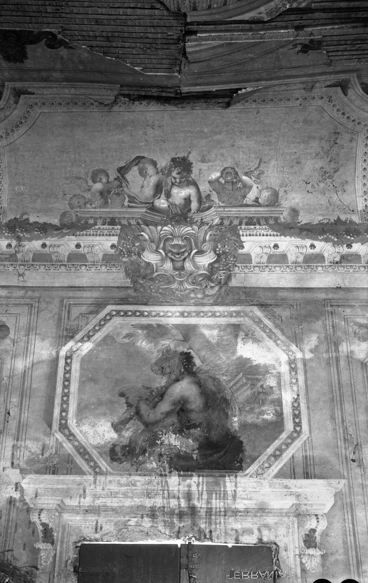 Villa Minelli. Particolare degli affreschi di una parete (negativo) di Gabinetto fotografico (XX)
