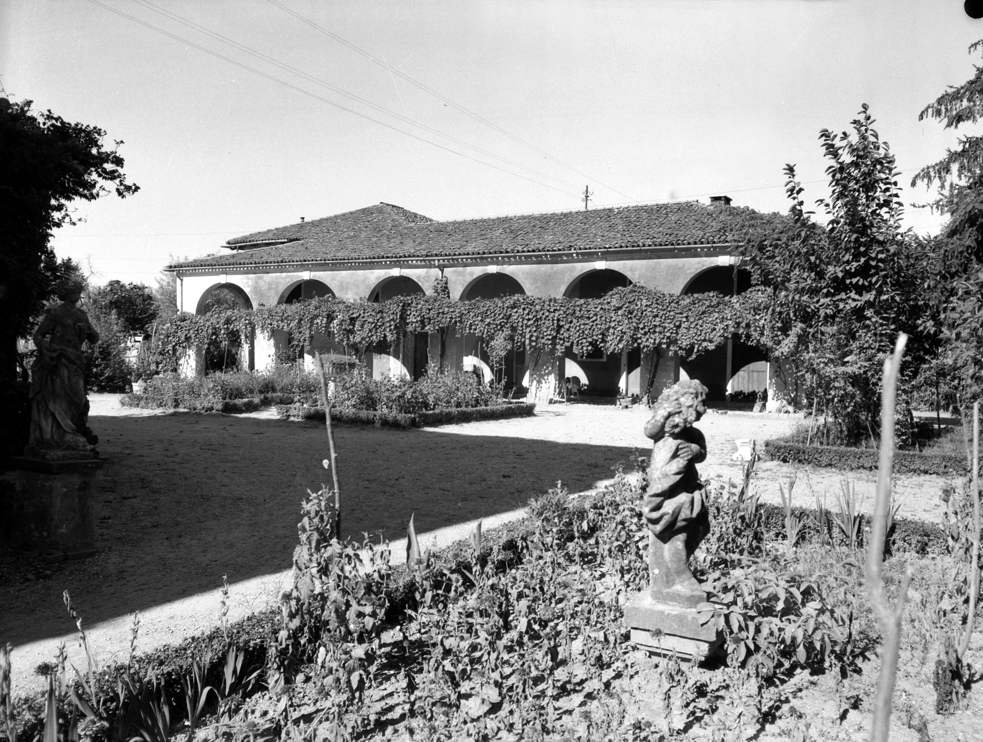 Villa Tiepolo. Barchessa (negativo) di Gabinetto fotografico (XX)