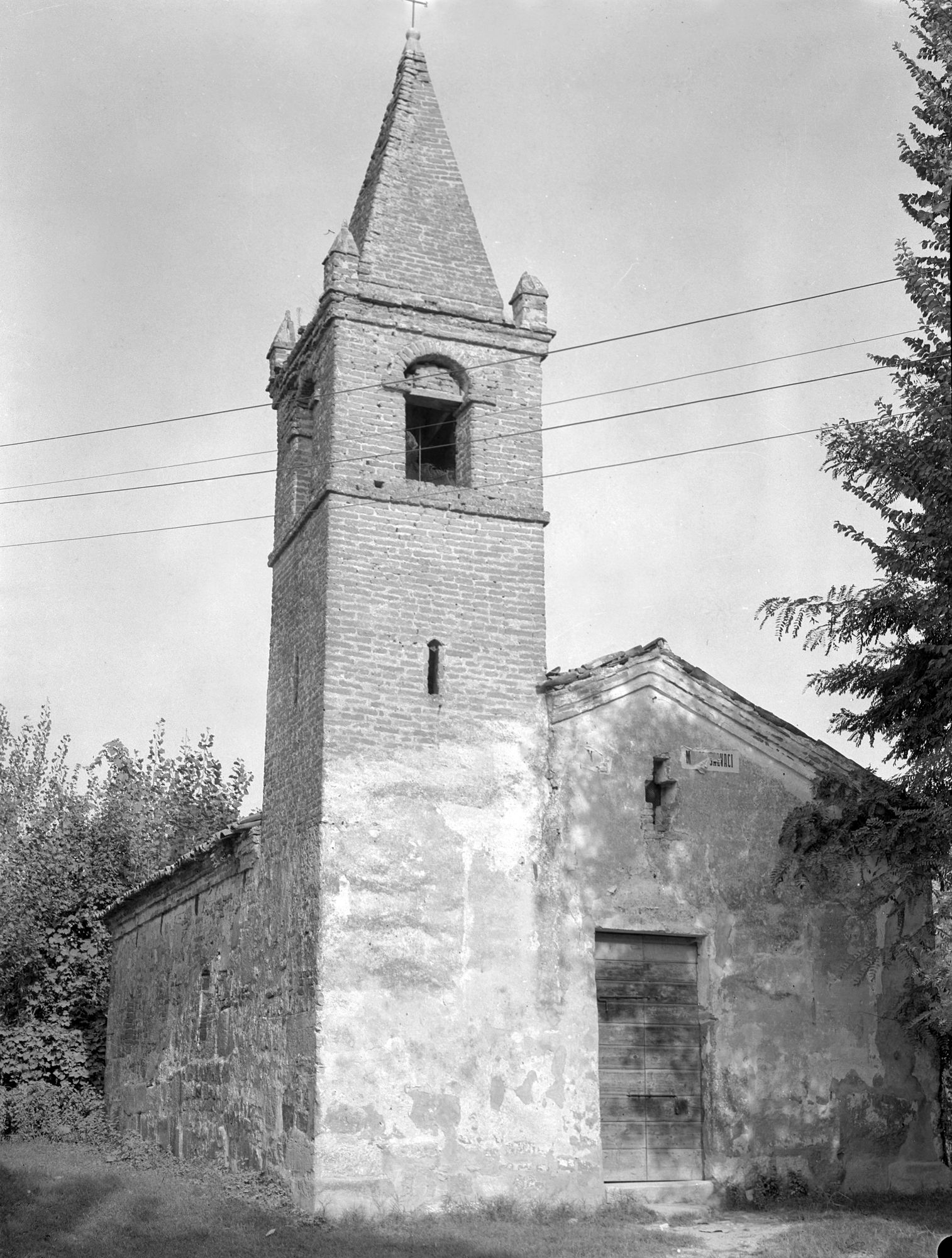 Chiesa San Silvestro. Facciata e campanile (negativo) di Gabinetto fotografico (XX)