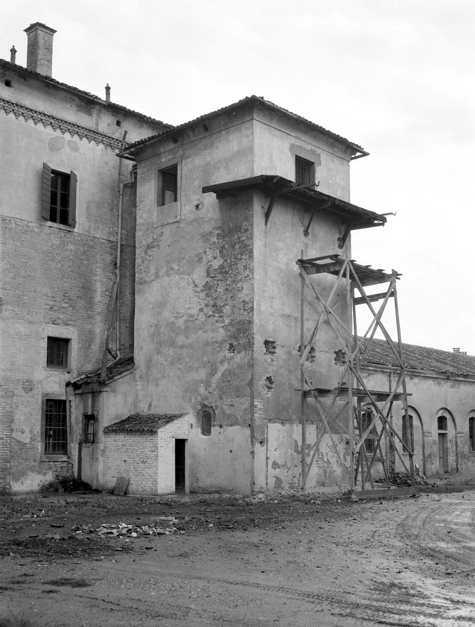 Torre del cortile ovest (negativo) di Gabinetto fotografico (XX)