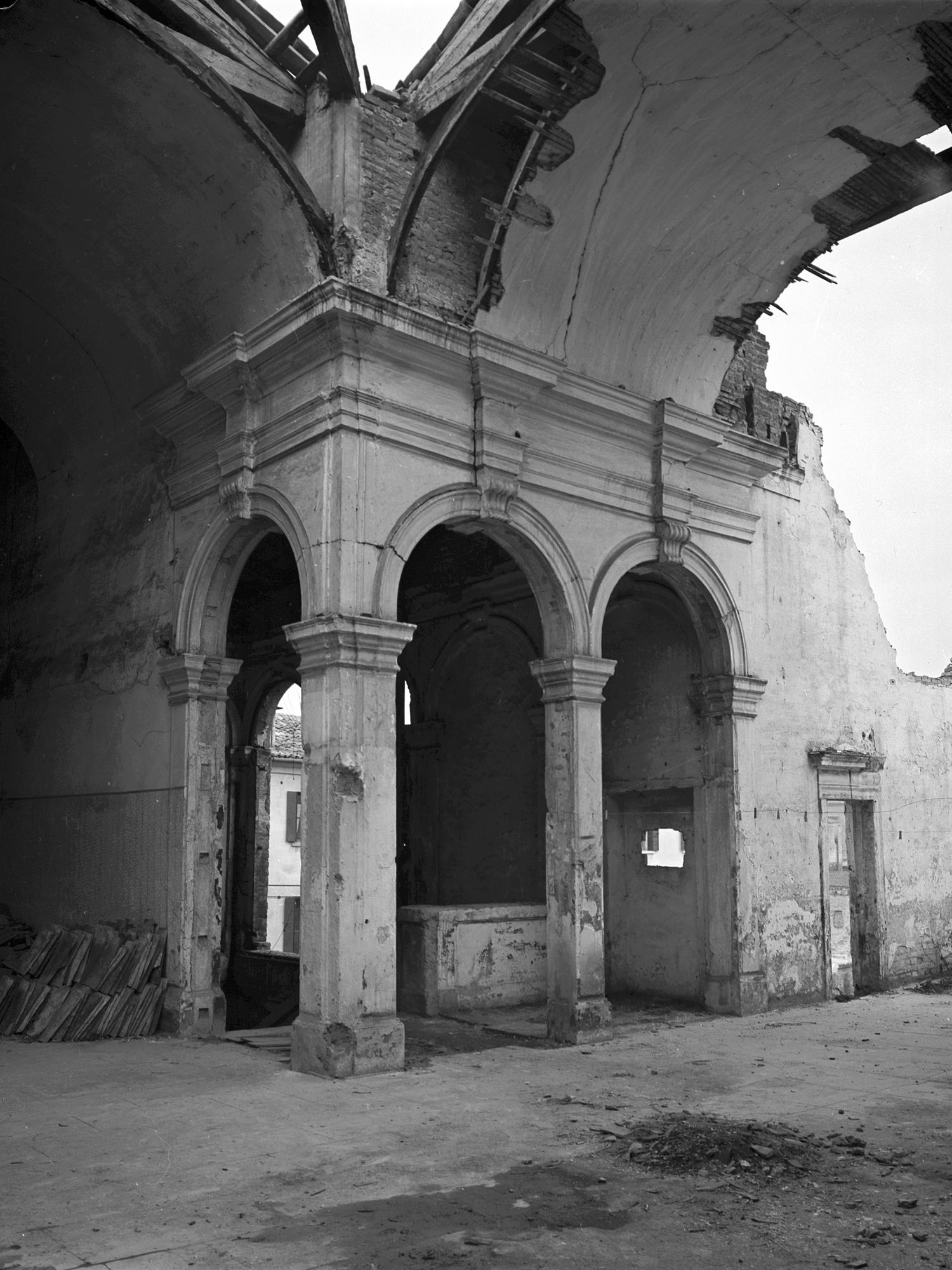 Convento San Marco. Interno. Scalone (negativo) di Gabinetto fotografico (XX)
