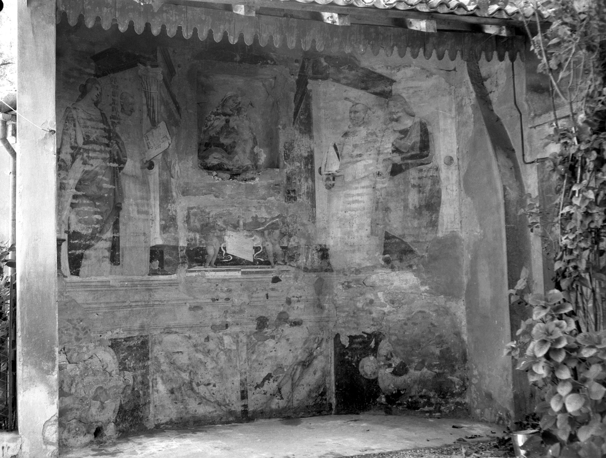 Villa Viola ora Parco La Rocca. Veduta d' insieme degli affreschi del Pordenone (negativo) di Gabinetto fotografico (XX)