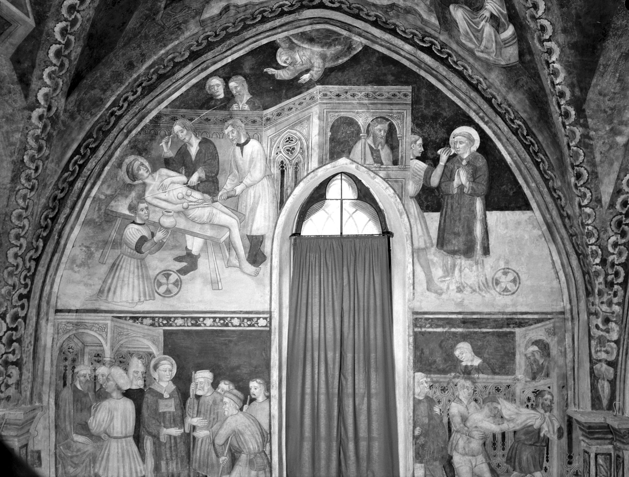 Ospitale. Chiesetta di San Lorenzo. Veduta di una parete della seconda cappella (negativo) di Gabinetto fotografico (XX)