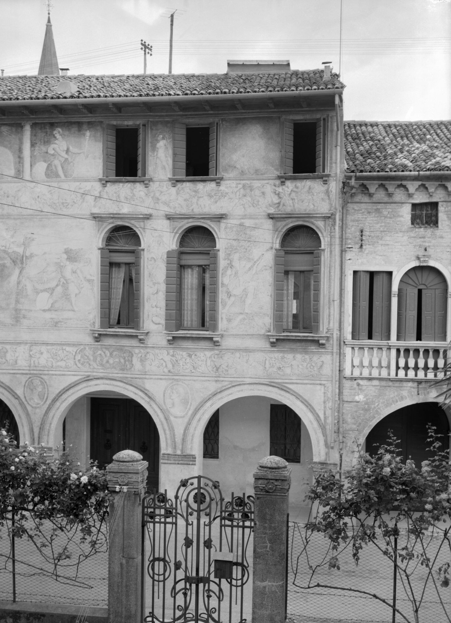 Casa Fabrizi. Facciata dopo il restauro (negativo) di Gabinetto fotografico (XX)