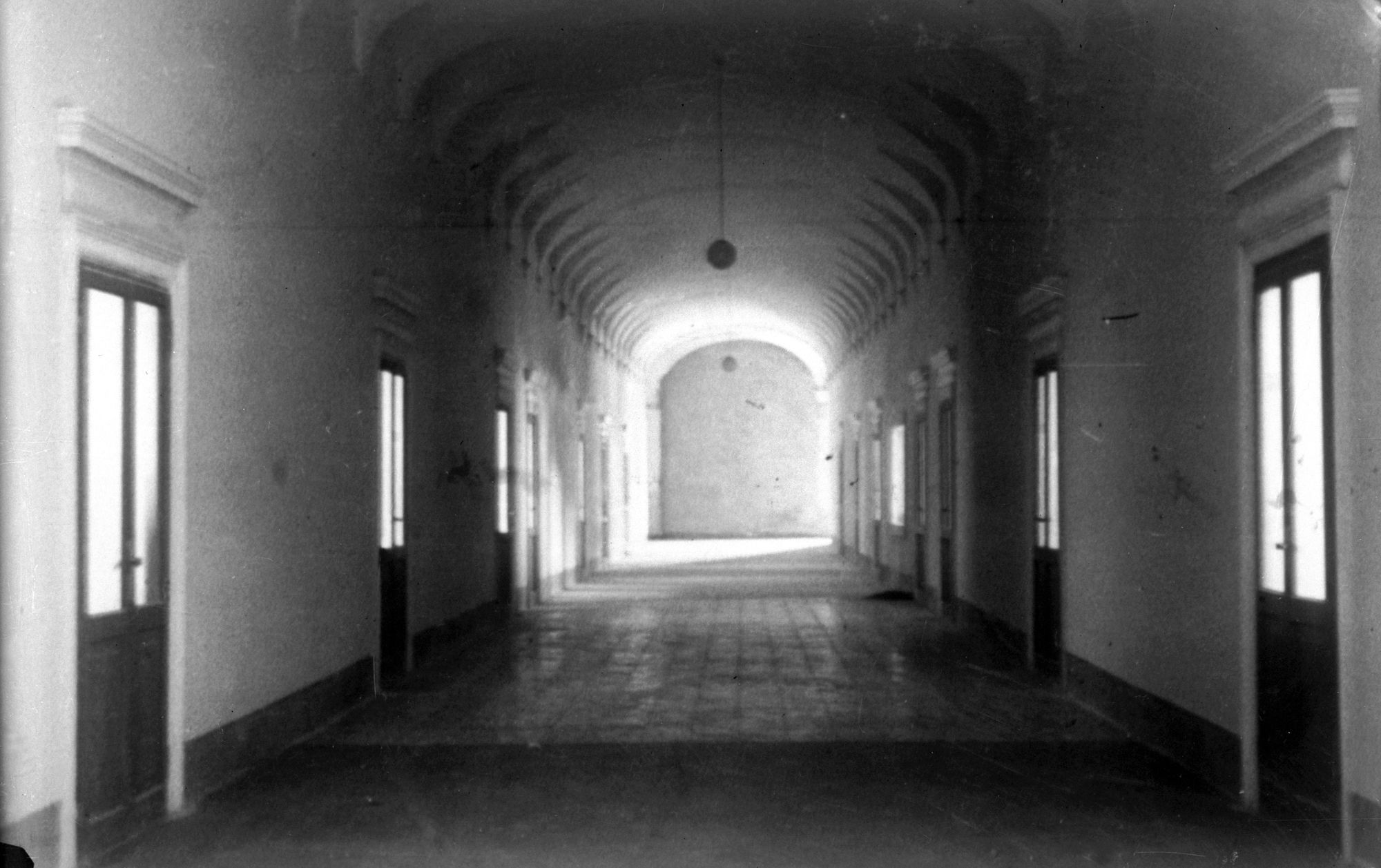 Santa Giustina. Chiostro del Convento (negativo) di Gabinetto fotografico (XX)