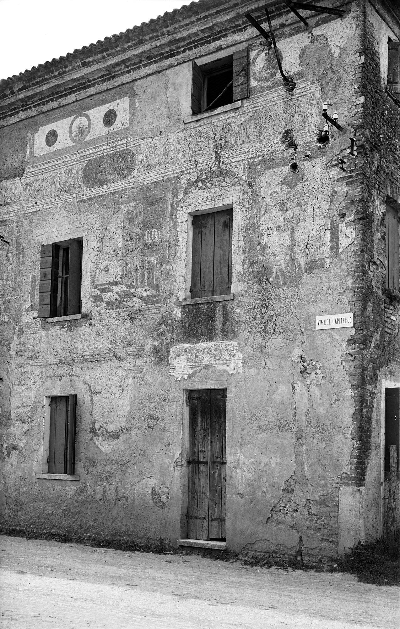 Casa con affreschi del sec. XVI (negativo) di Gabinetto fotografico (XX)
