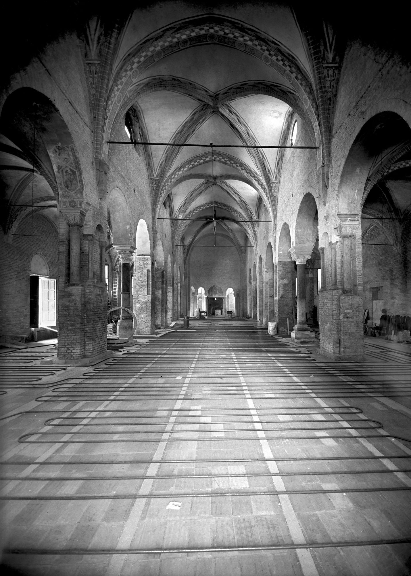 Chiesa Santa Sofia.L' interno durante la pavimentazione (negativo) di Gabinetto fotografico (XX)