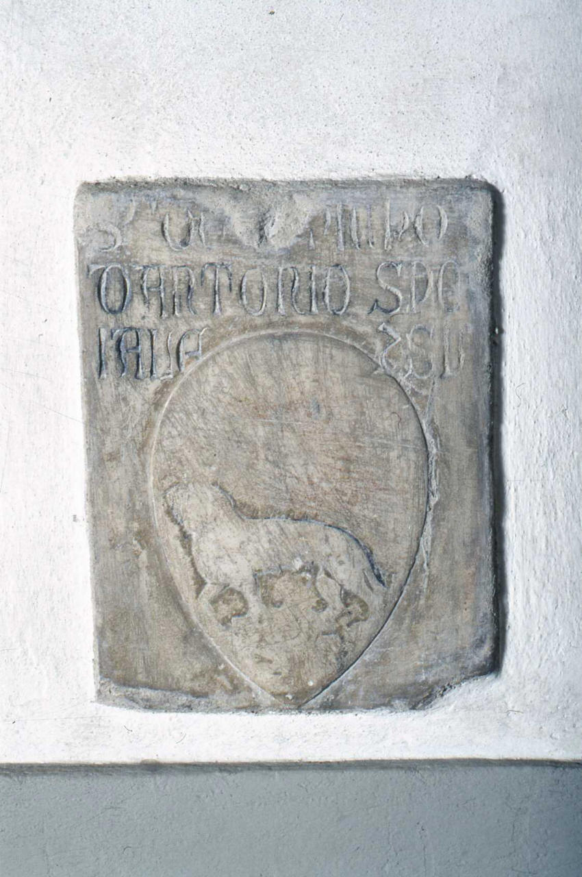 stemma della famiglia di Antonio speziale (lapide tombale) - produzione toscana (fine/ inizio secc. XIV/ XV)