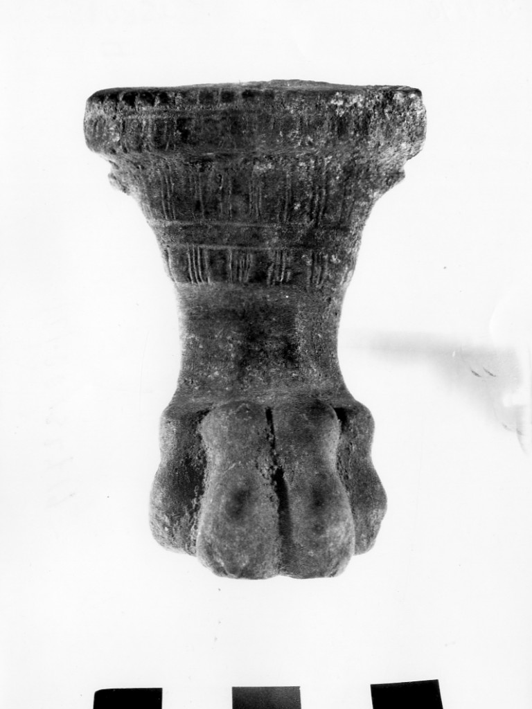 tripode/ piede - produzione greco orientale (sec. VII a.C)