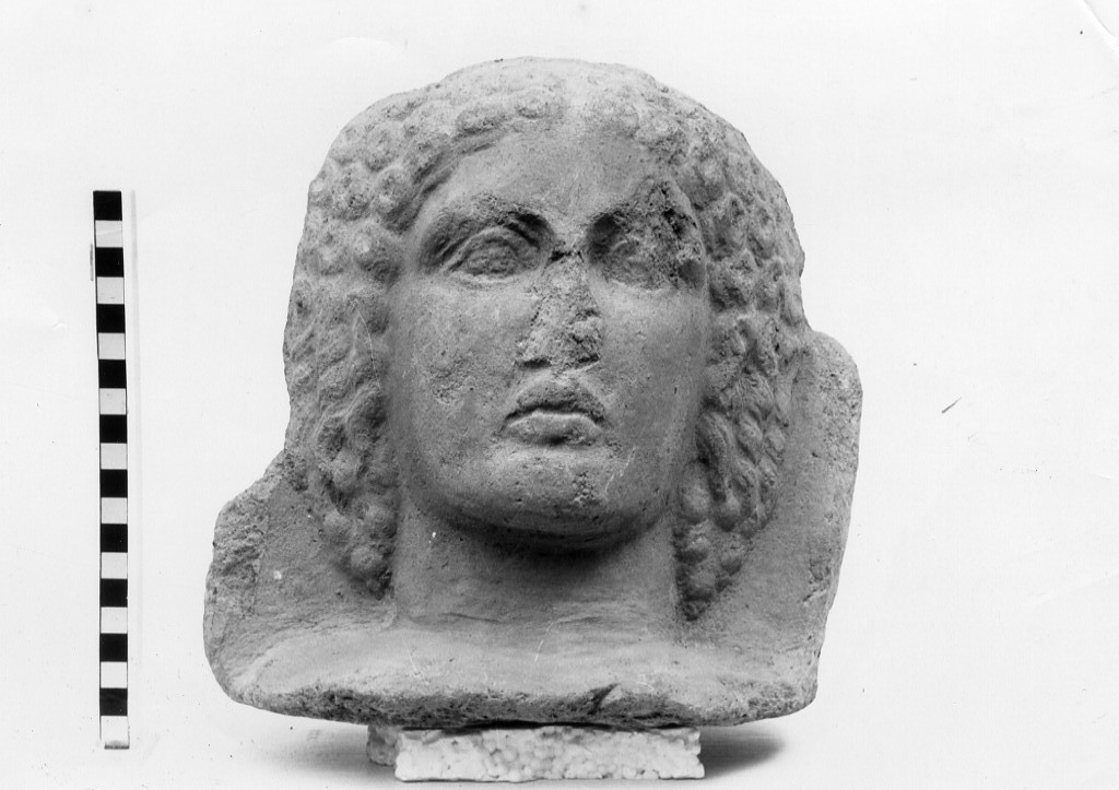 testa femminile votiva (secc. IV a.C.-III a.C)