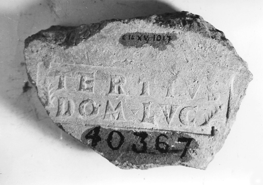 laterizio con bollo - Gens Domitia (primo quarto sec. II d.C)
