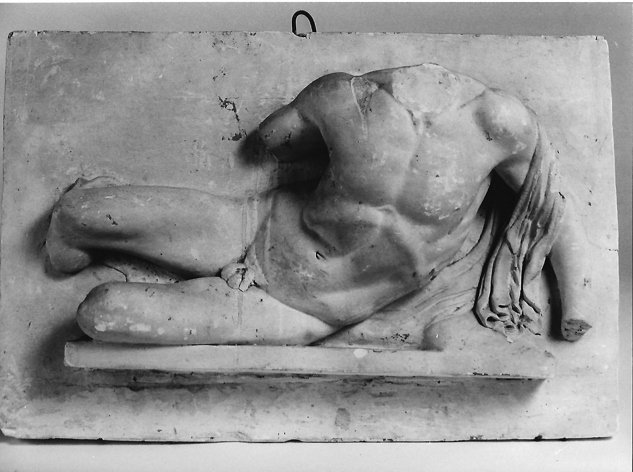 figura maschile distesa (calco, opera isolata) - produzione coreglina (secc. XIX/ XX)