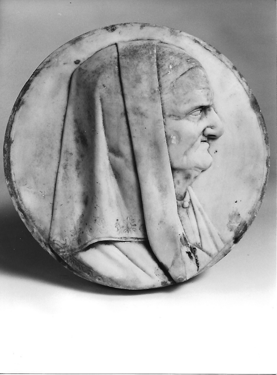 profilo di donna anziana (scultura, opera isolata) - produzione coreglina (secc. XIX/ XX)