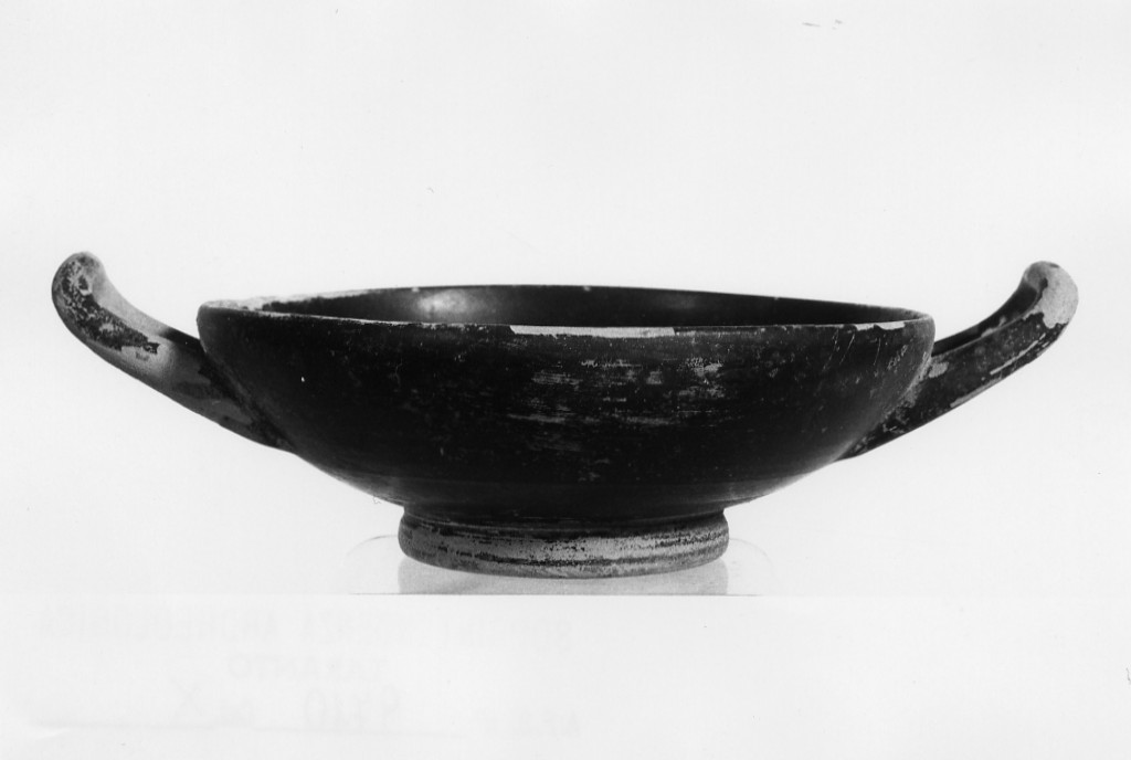 kylix - produzione locale? (seconda metà sec. IV a.C)