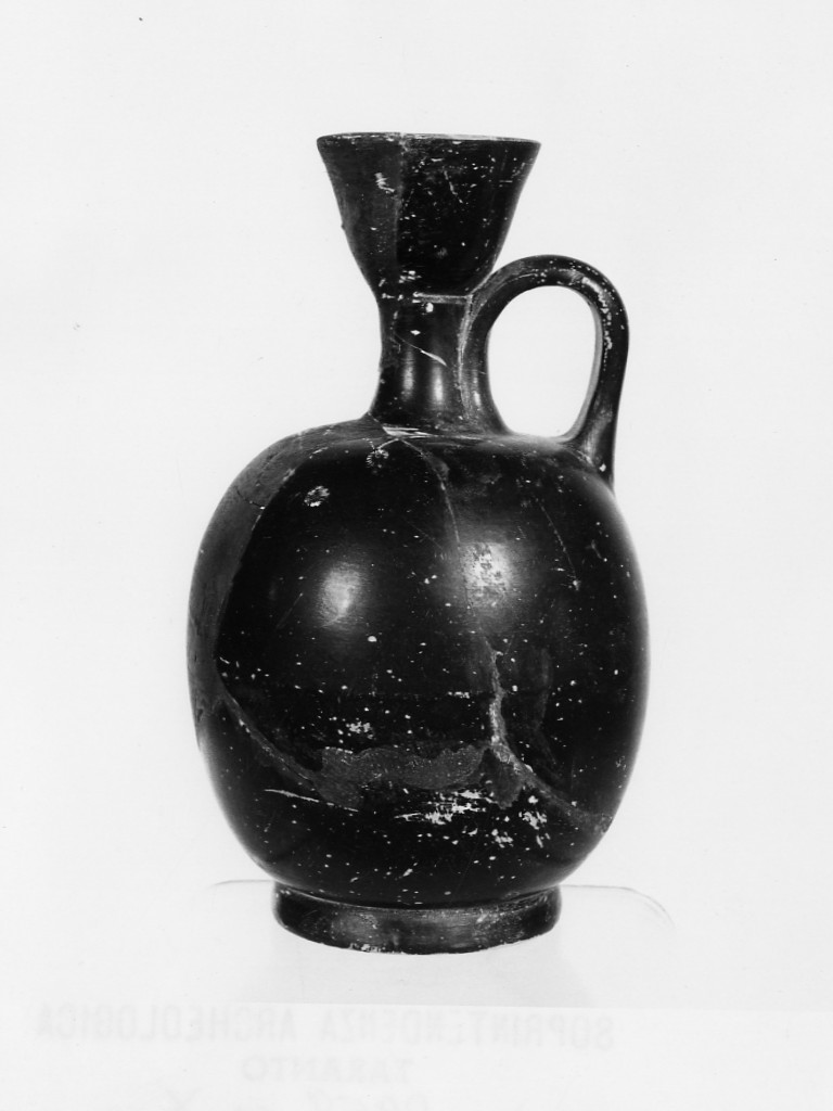 lekythos - produzione italiota (metà sec. IV a.C)