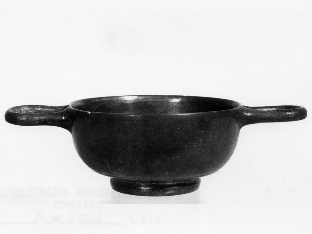 tazza - fabbrica locale (fine sec. IV a.C)