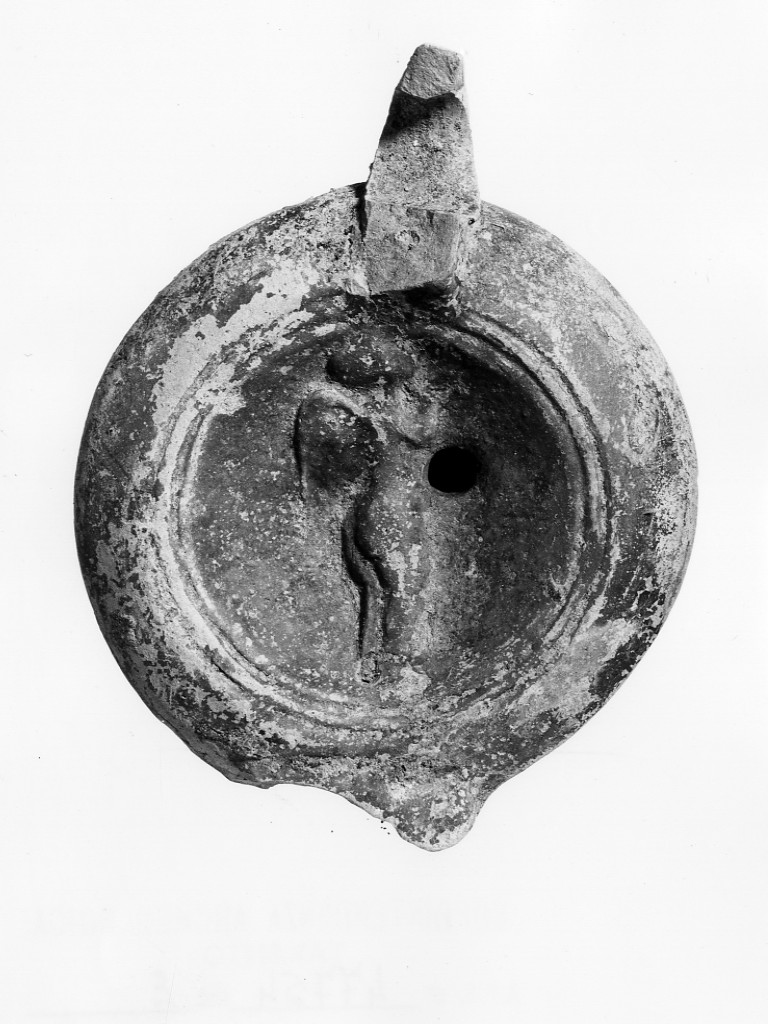 lucerna monolicne, Deneauve, tipo VII - fabbrica dell'Italia meridionale (metà/ metà secc. I d.C-II d.C)