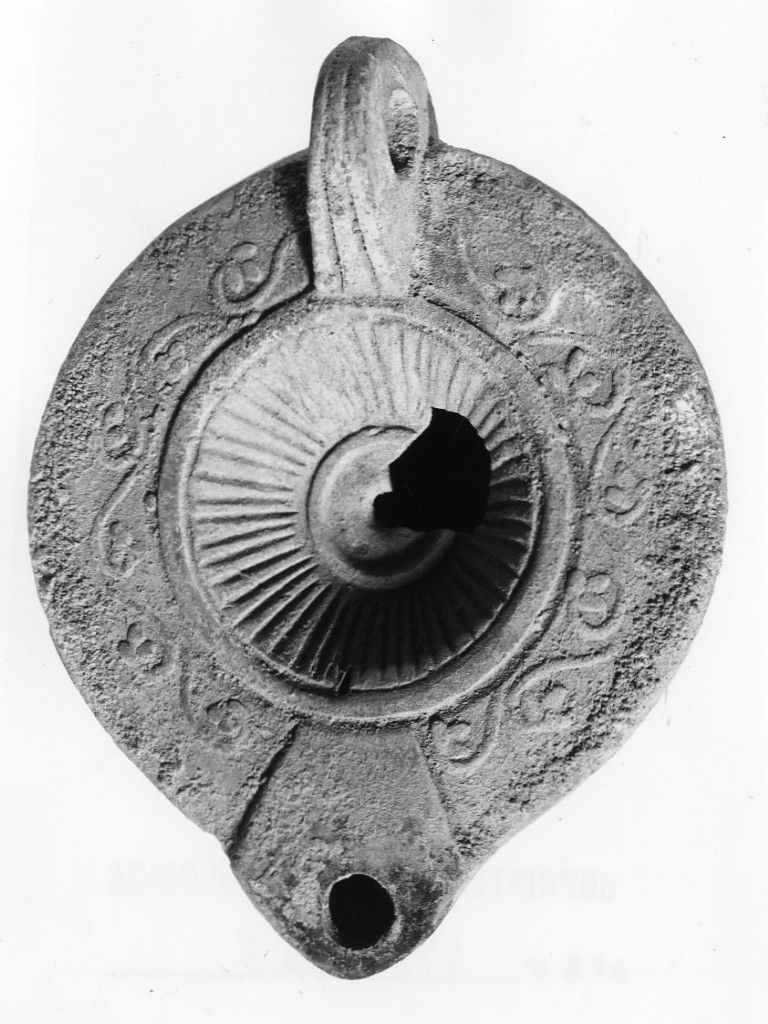 lucerna, Delplace, tipo IIIC (secc. IV d.C.-V d.C)