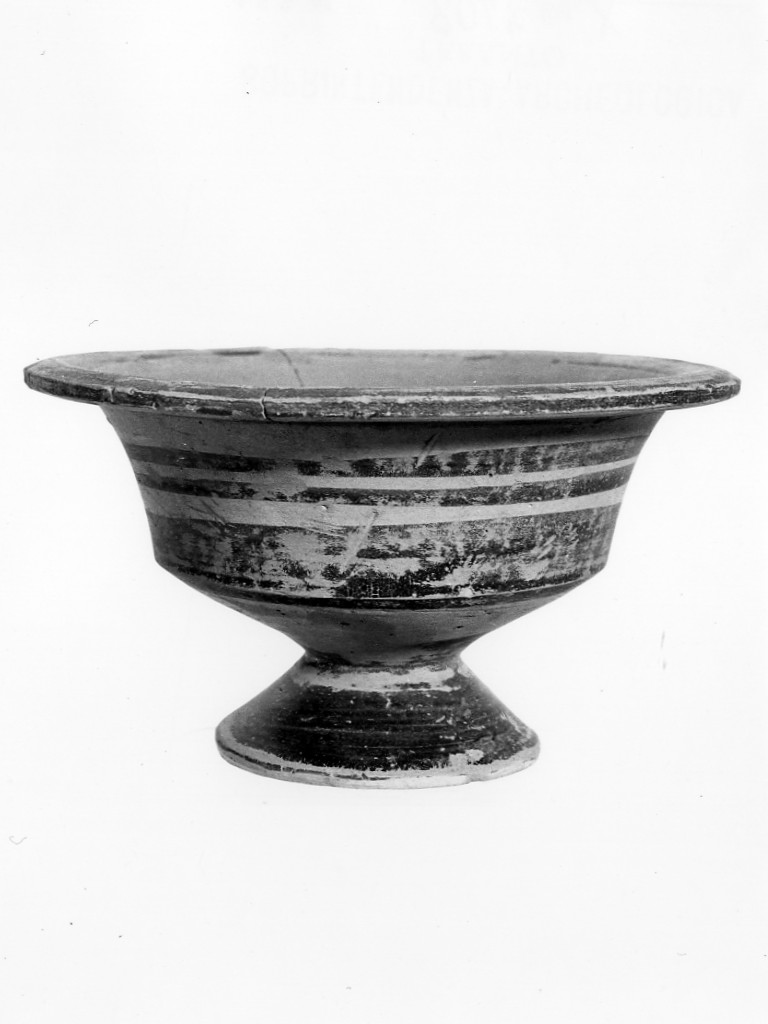 vaso a calice - fabbrica peuceta (secc. V a.C.-IV a.C)