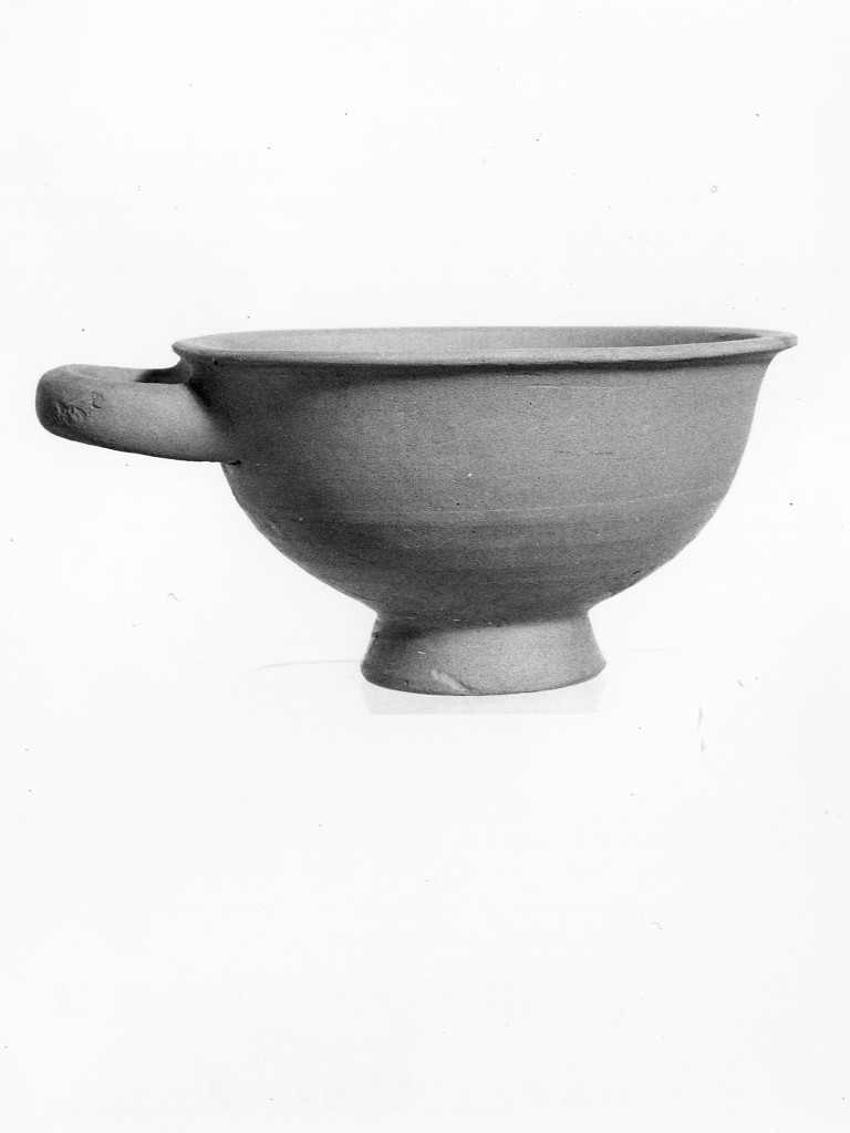 tazza - fabbrica peuceta (seconda metà sec. IV a.C)