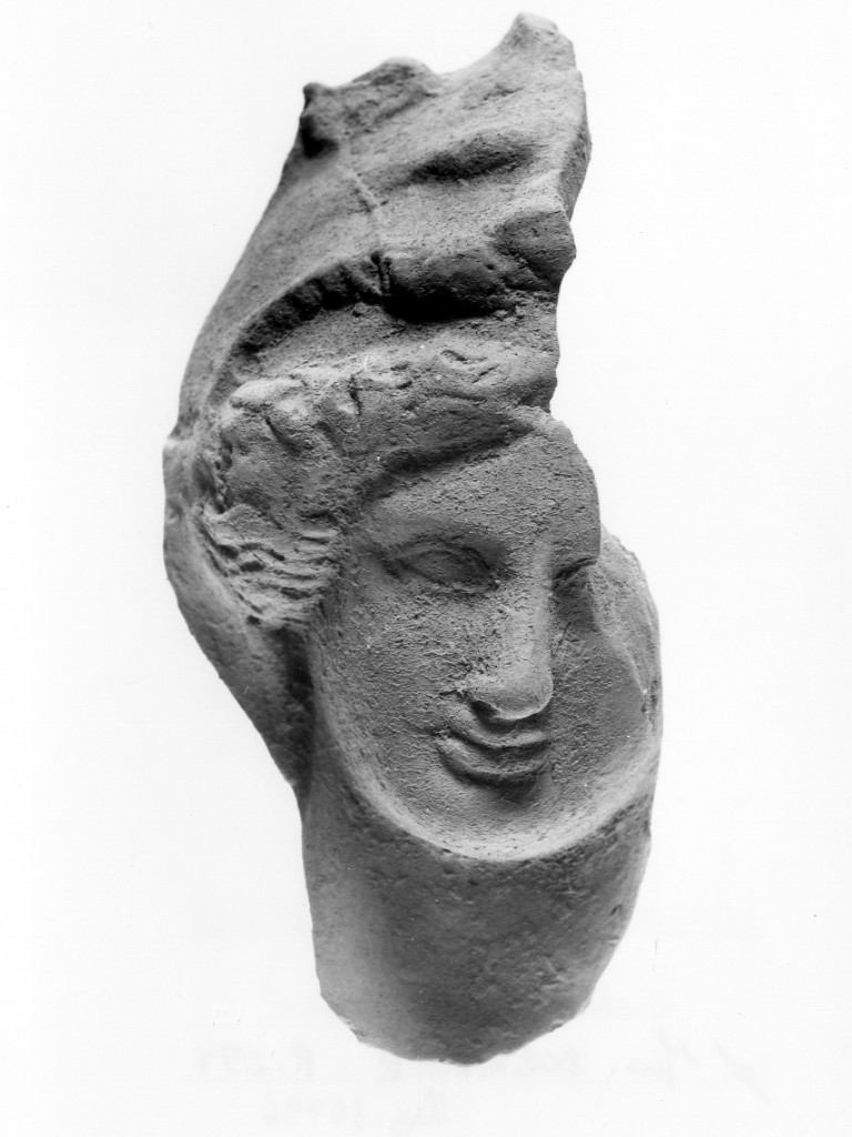 Artemis-Bendis (terracotta figurata) - fabbrica tarantina (inizio sec. IV a.C)