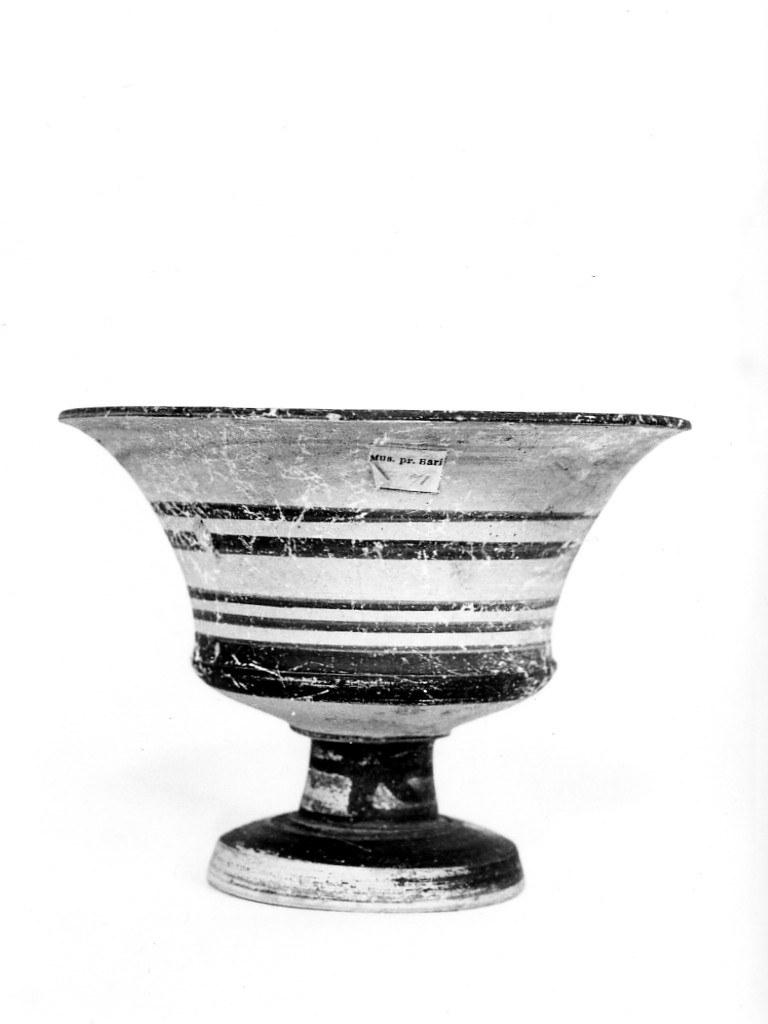 vaso a calice - fabbrica peuceta (secc. V - IV a.C)