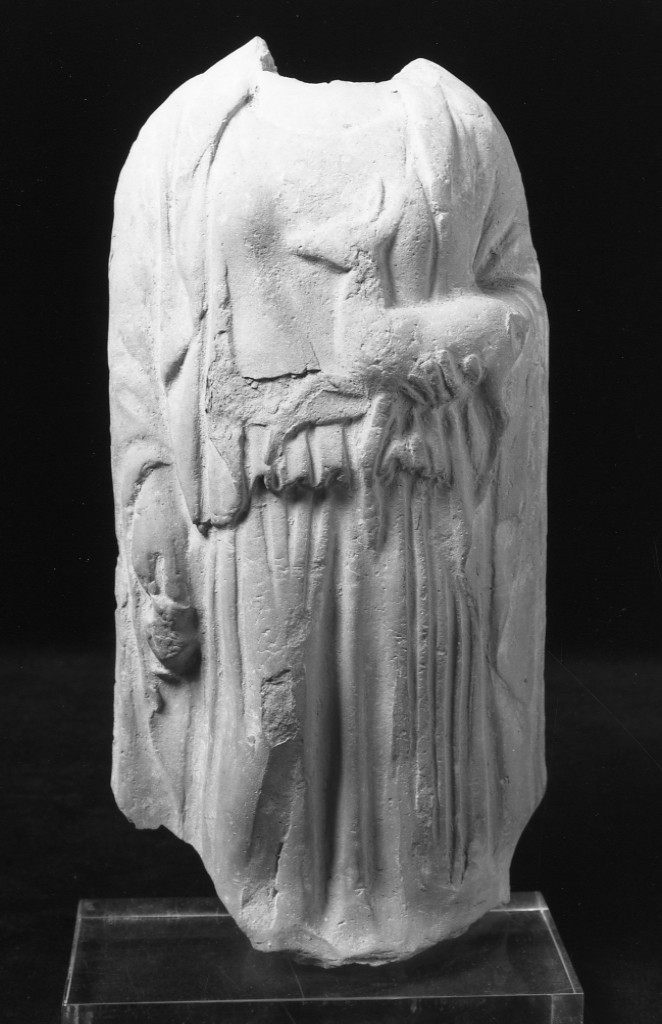 Artmis, offerente (terracotta figurata) - officina tarantina (metà sec. V a.C)