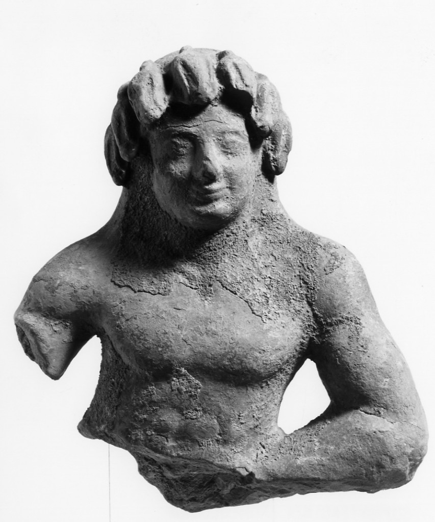 figura maschile recumbente (terracotta figurata) - officina tarantina (prima metà sec. V a.C)