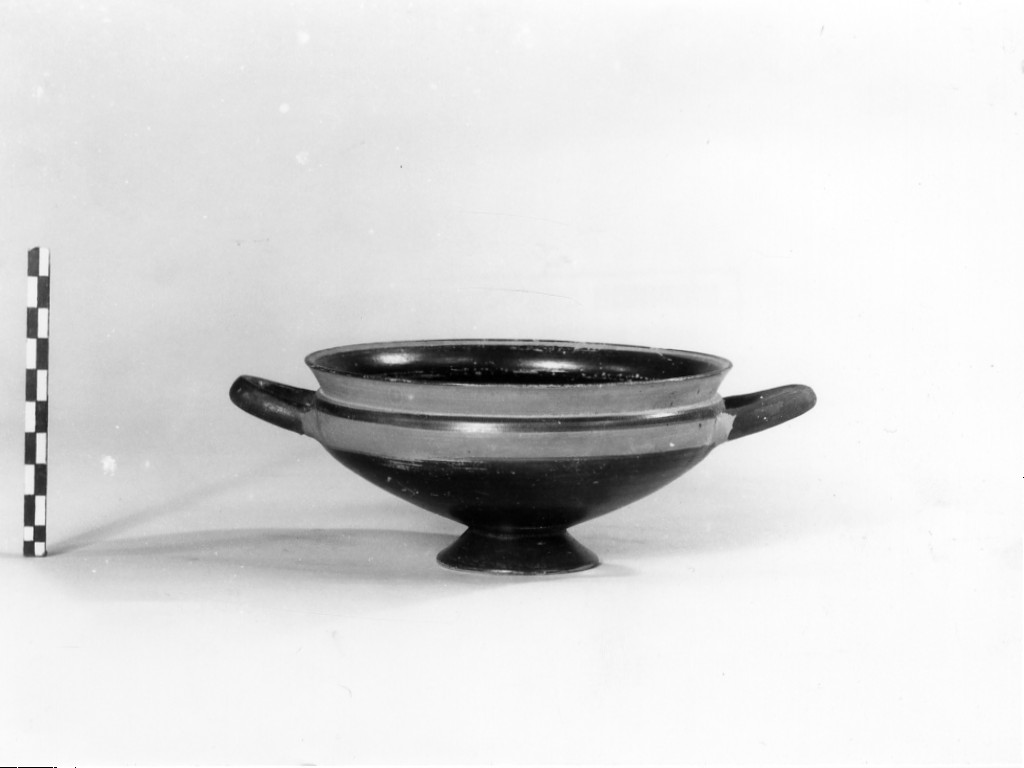 kylix, ionica - fabbrica coloniale (sec. VI a.C)