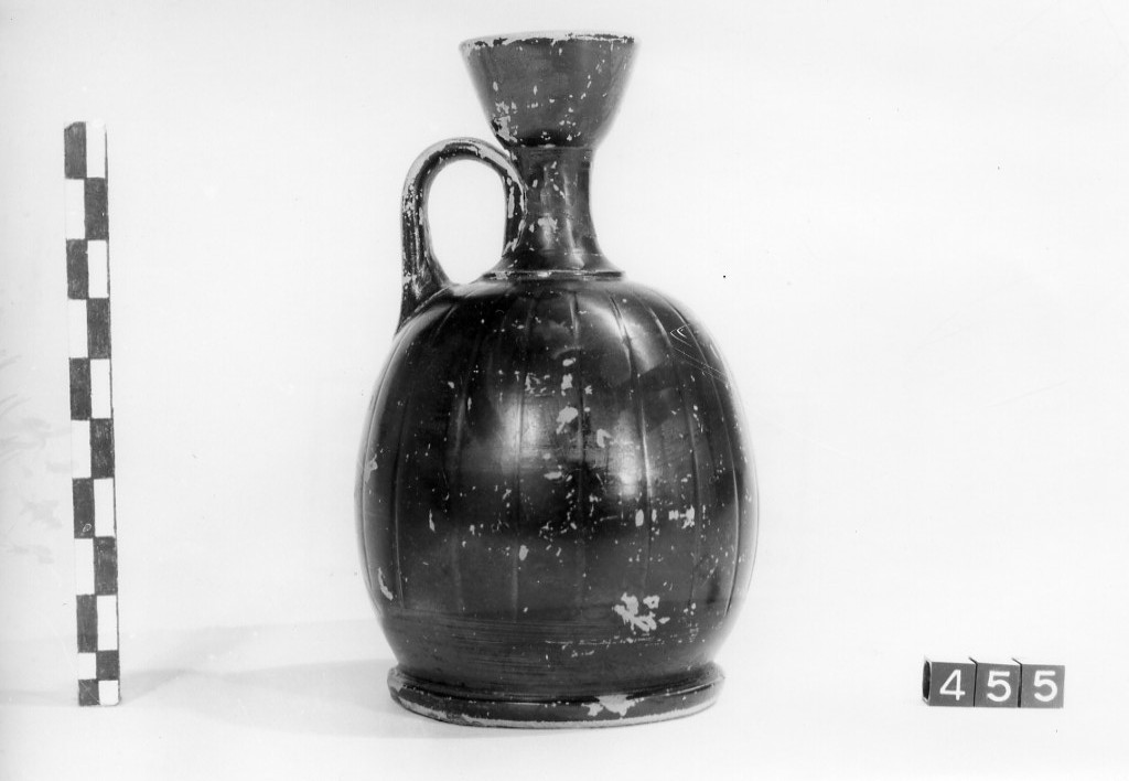 lekythos - fabbrica apula (ultimo quarto sec. IV a.C)