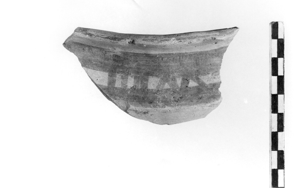 ciotola/ frammento - fabbrica iapigia (fine/ metà secc. IX - VII a.C)