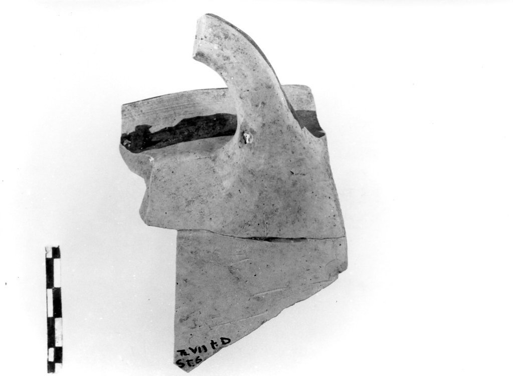 ciotola/ frammento - fabbrica iapigia (fine/ metà secc. IX - VII a.C)