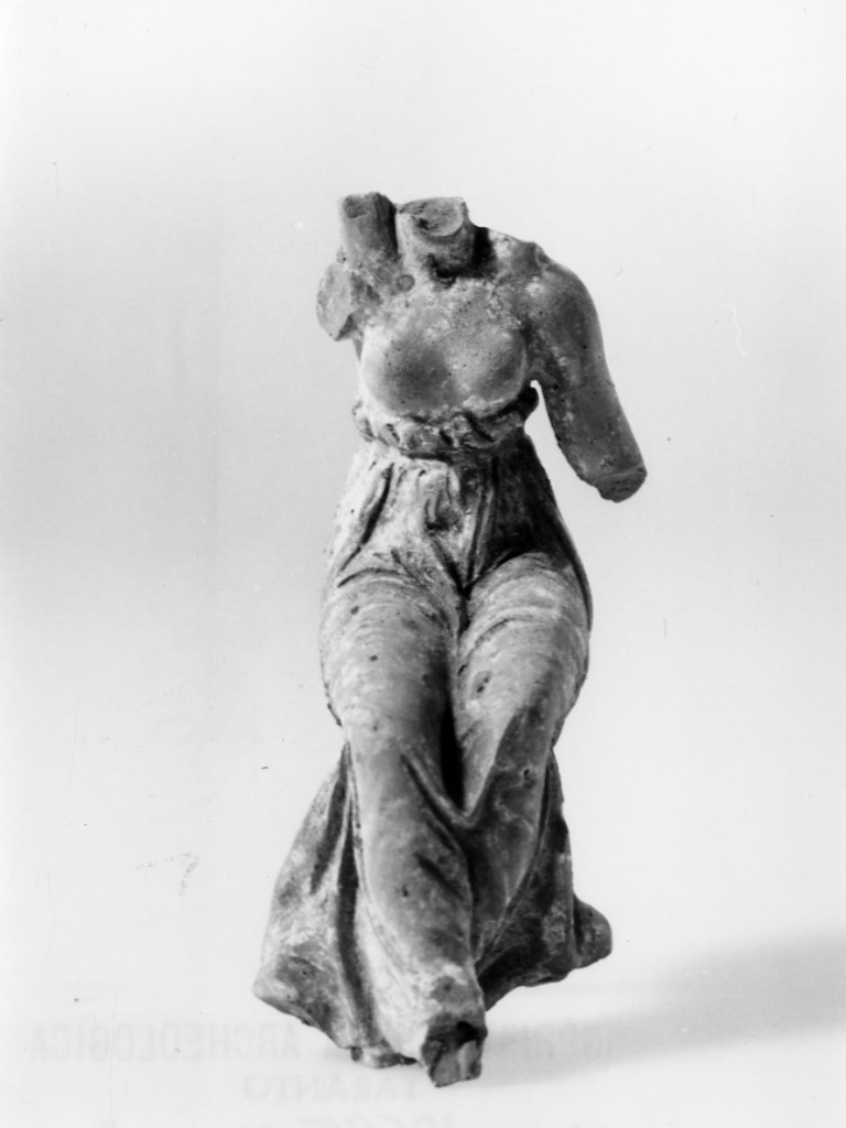 statuetta femminile - fabbrica italiota (Età ellenistica)