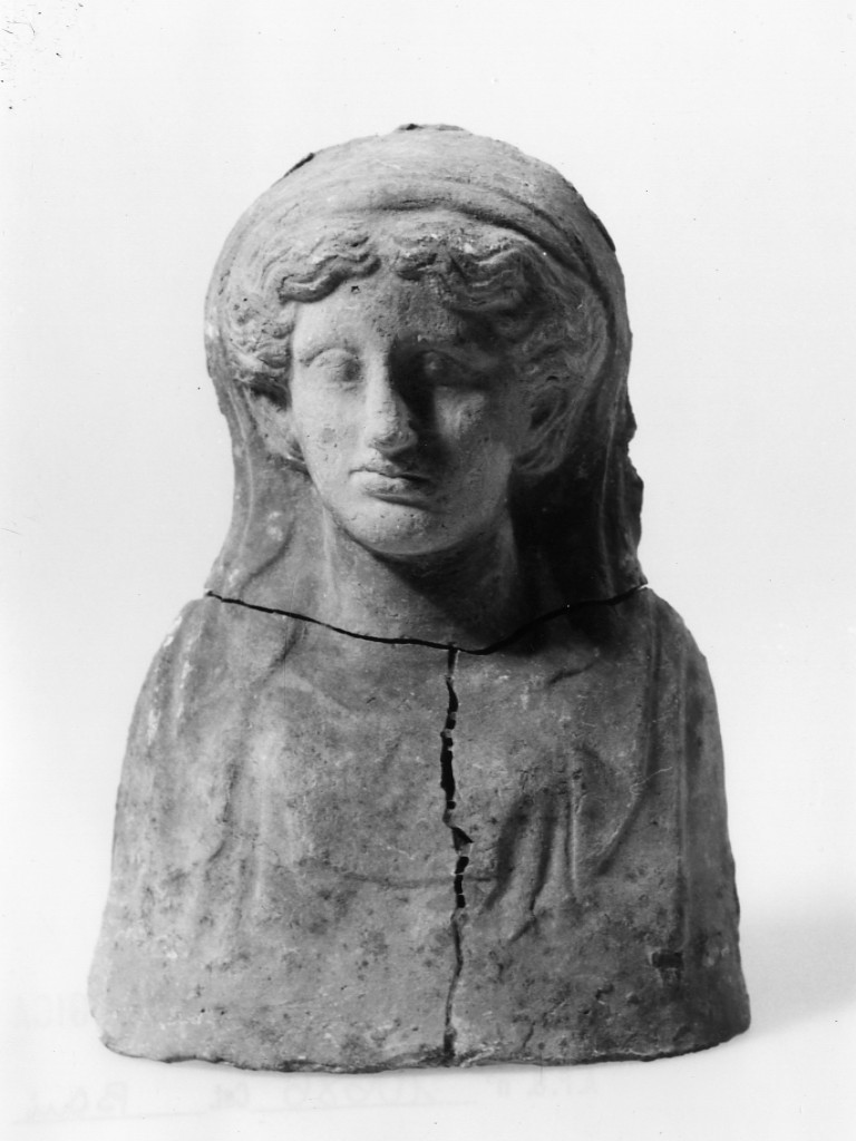 busto femminile - fabbrica italiota (secc. V-IV a.C)