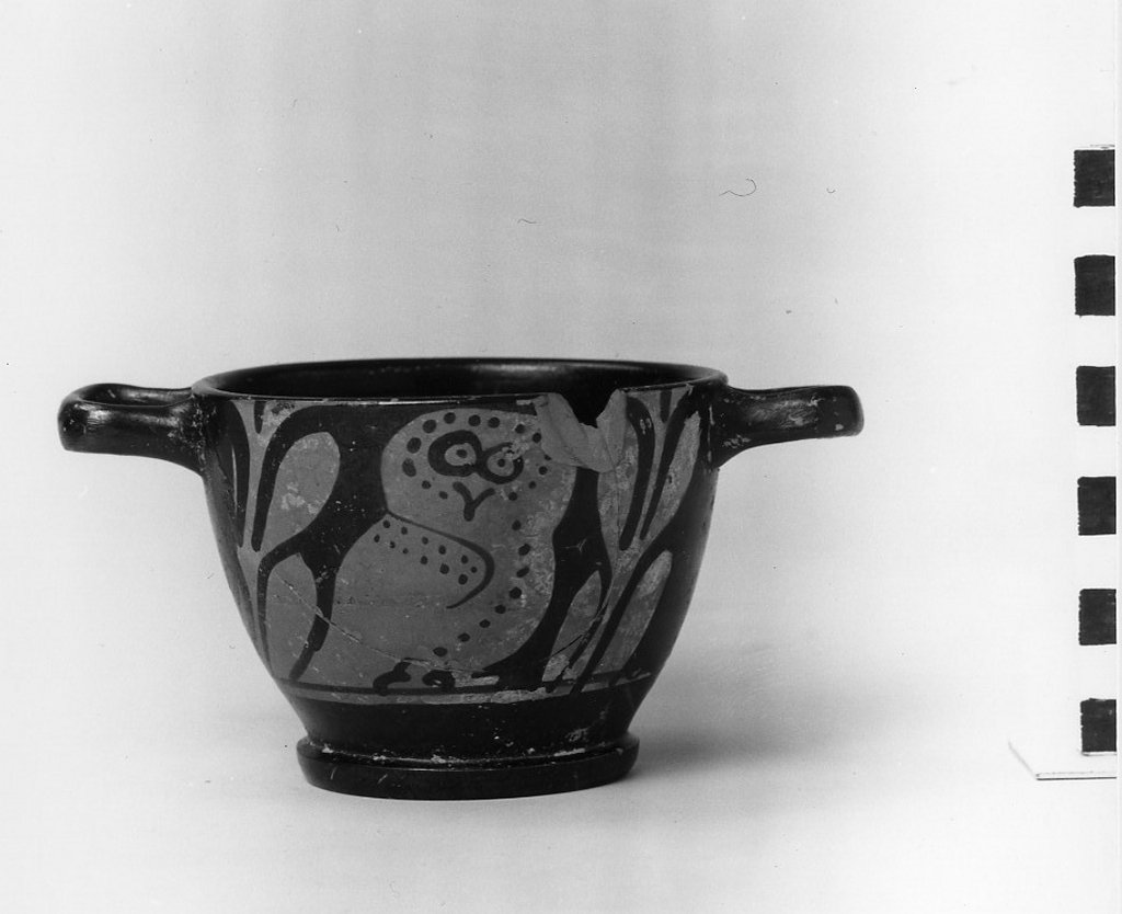 kylix - fabbrica apula (sec. IV a.C)