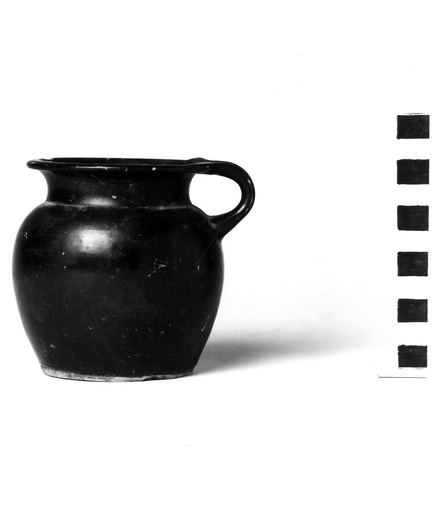 oinochoe a bocca rotonda - fabbrica apula (secc. V - IV a.C)