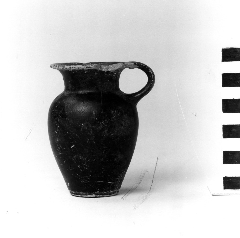 oinochoe a bocca rotonda - fabbrica apula (secc. IV - III a. C)