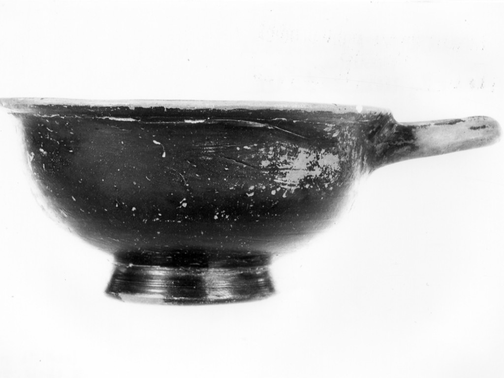 tazza - fabbrica locale (ultimo quarto sec. IV a.C)