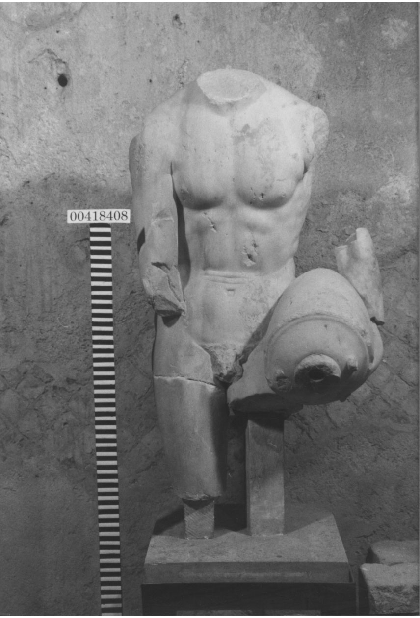 Mitologia Greco-Romana: Satiro che sorregge un'anfora (Statua) (I d.C, II d.C)